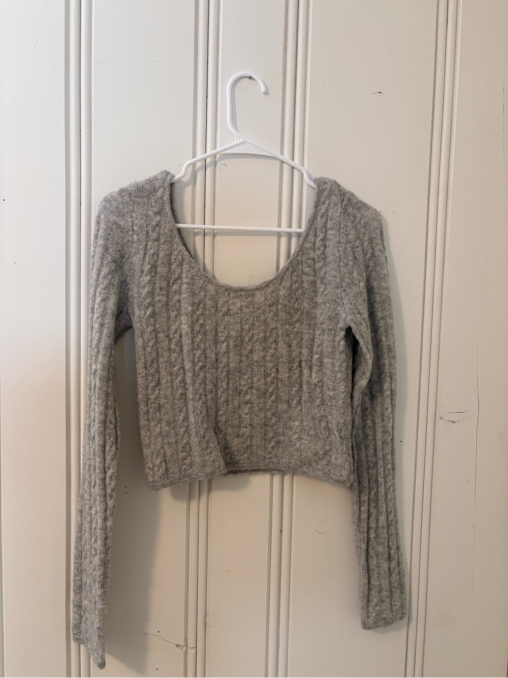 American Eagle Cropped scoop neck gray